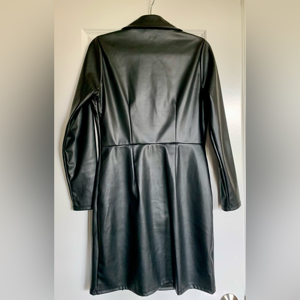 LN MICHAEL Michael KORS Faux Leather Faux Wrap Dress. Crossover V-Neck. - Picture 4 of 7